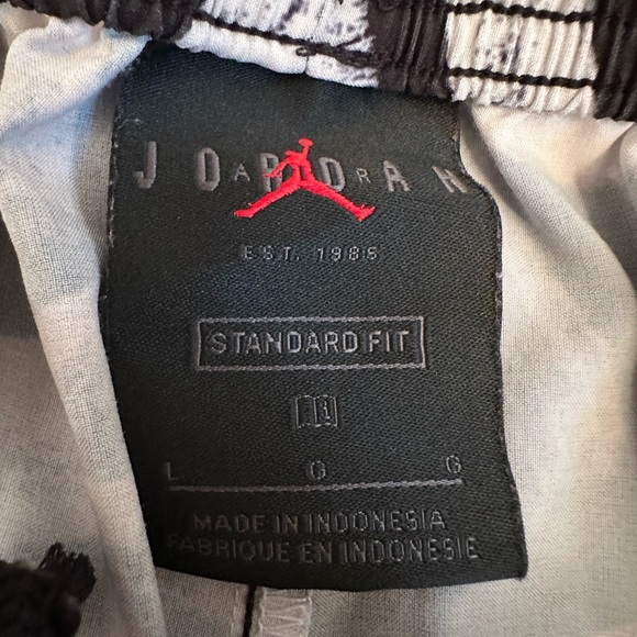 Nike Air Jordan SOLD UNABLE TO DELETE - Picture 3 of 8